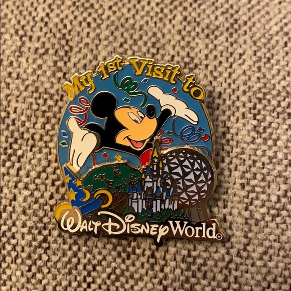 Authentic Disney Trading Pins from 2008-2012 - Picture 2 of 7